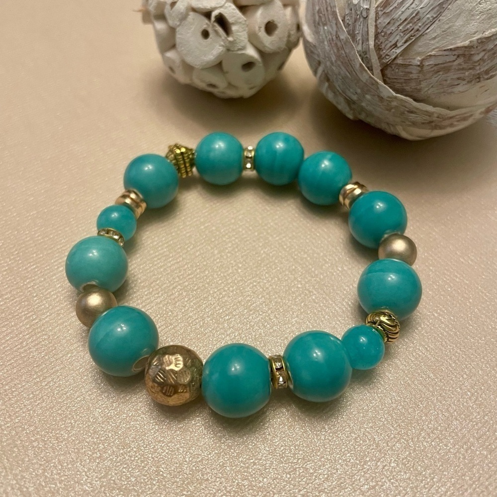 Blue Stretch Quartz Bracelet 14mm and 8mm quartz beads, gold details, turquoise - Picture 5 of 6